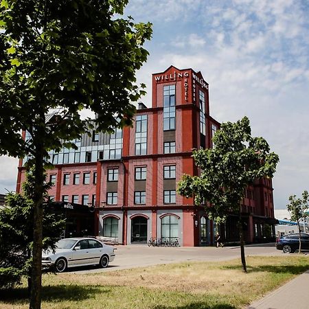 Willing Hotel Minsk Bagian luar foto