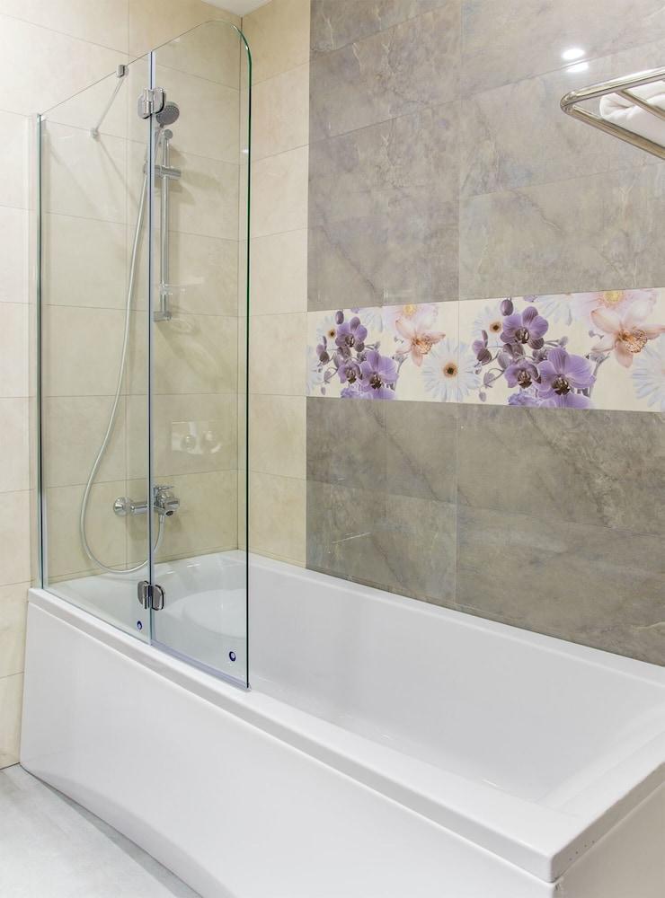 Willing Hotel Minsk Bagian luar foto