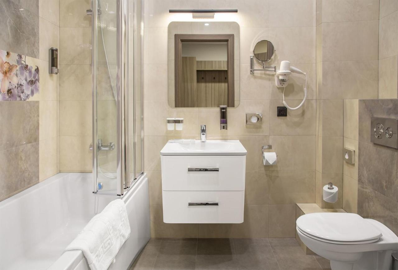 Willing Hotel Minsk Bagian luar foto