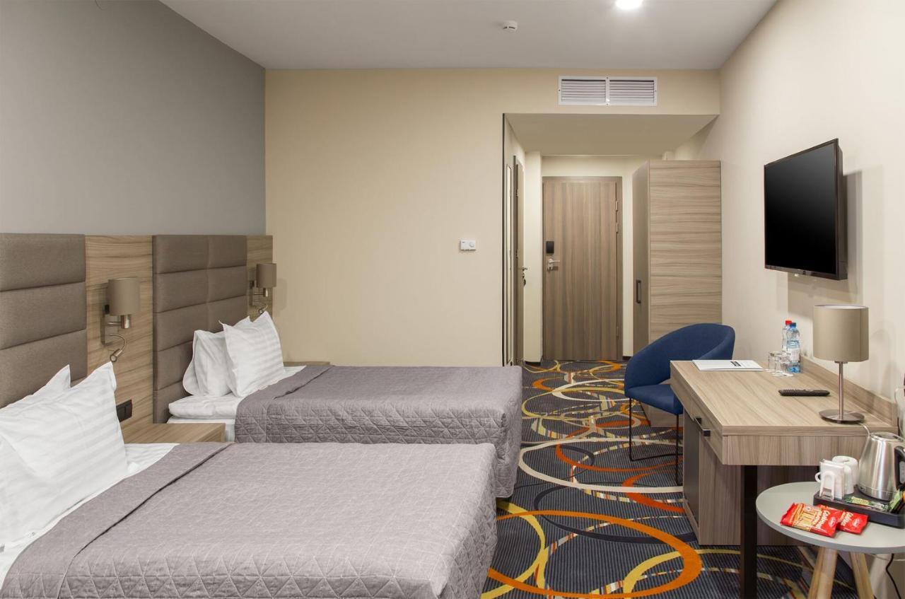 Willing Hotel Minsk Bagian luar foto
