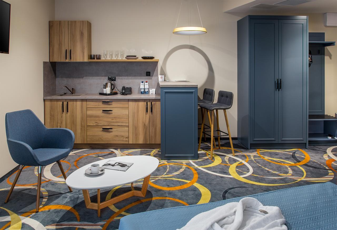 Willing Hotel Minsk Bagian luar foto