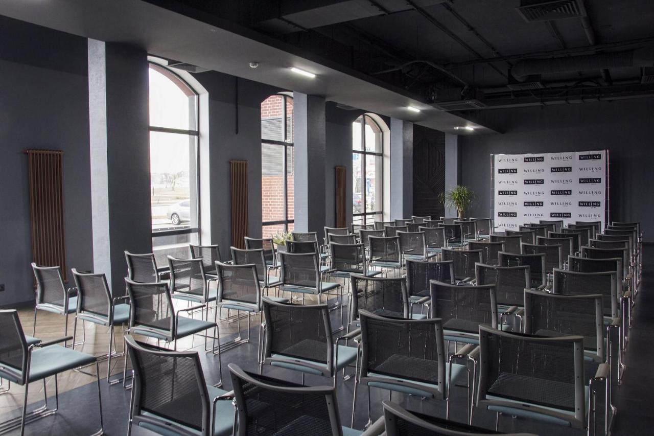 Willing Hotel Minsk Bagian luar foto