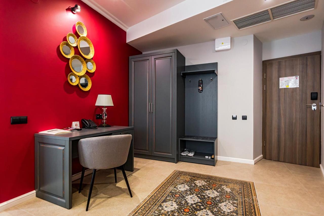Willing Hotel Minsk Bagian luar foto