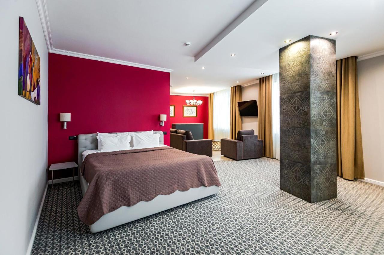 Willing Hotel Minsk Bagian luar foto